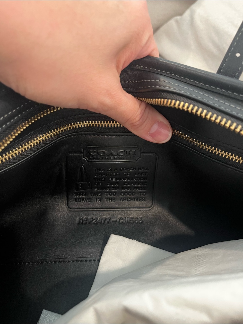 Coach Swing Zip Classic Black Leather Shoulder Bag - Picture 6 of 6